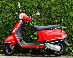 Conduire un scooter sans BSR à 18 ans : les possibilités