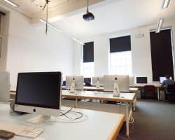 Le guide complet du bachelor informatique : Études, Débouchés, Missions, Salaires