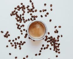 Café arabica et ses secrets: du grain à la tasse, le voyage qui transforme la saveur